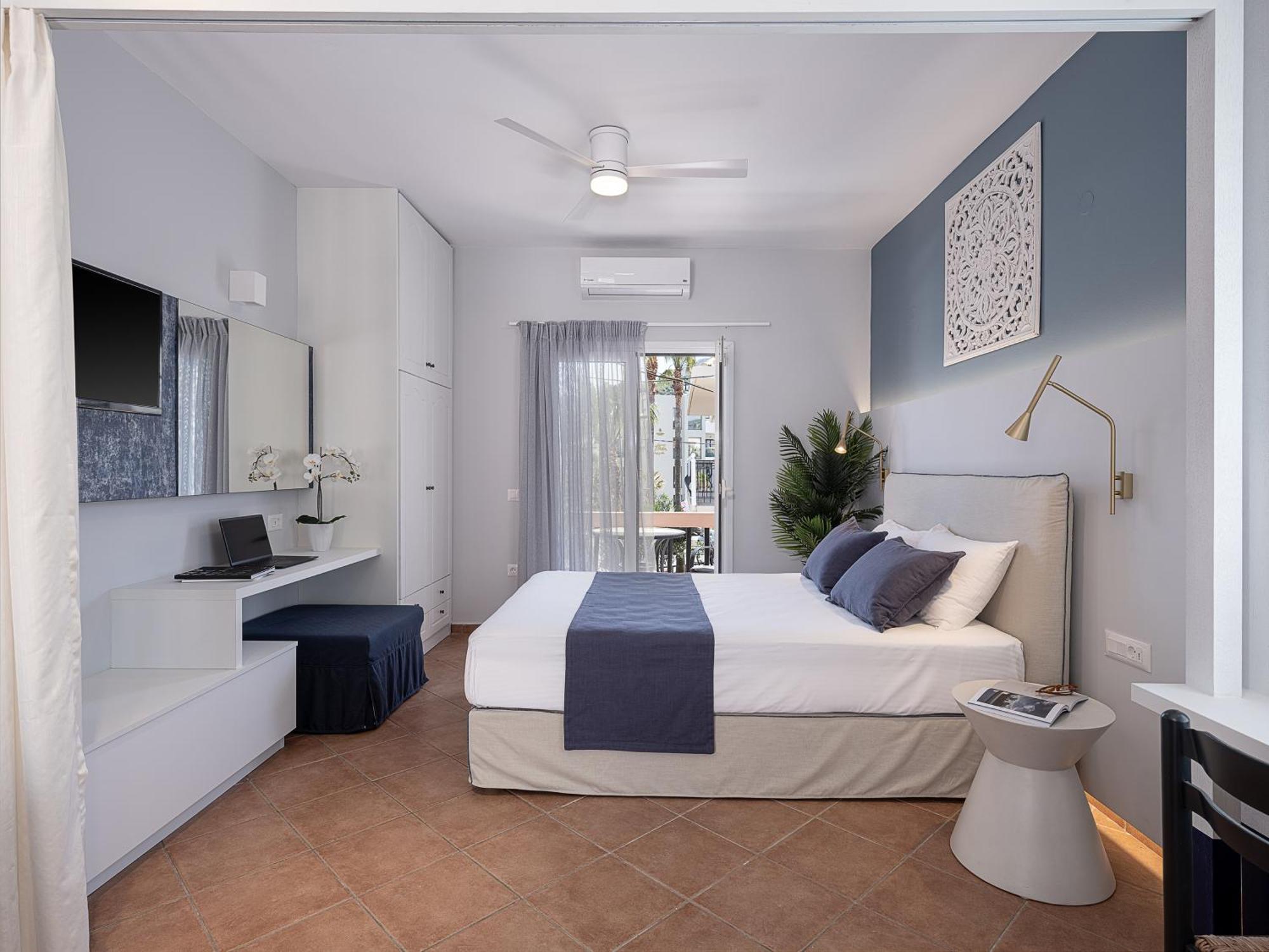 Elena Seafront Luxury Apartments อัลมีรีดา ภายนอก รูปภาพ