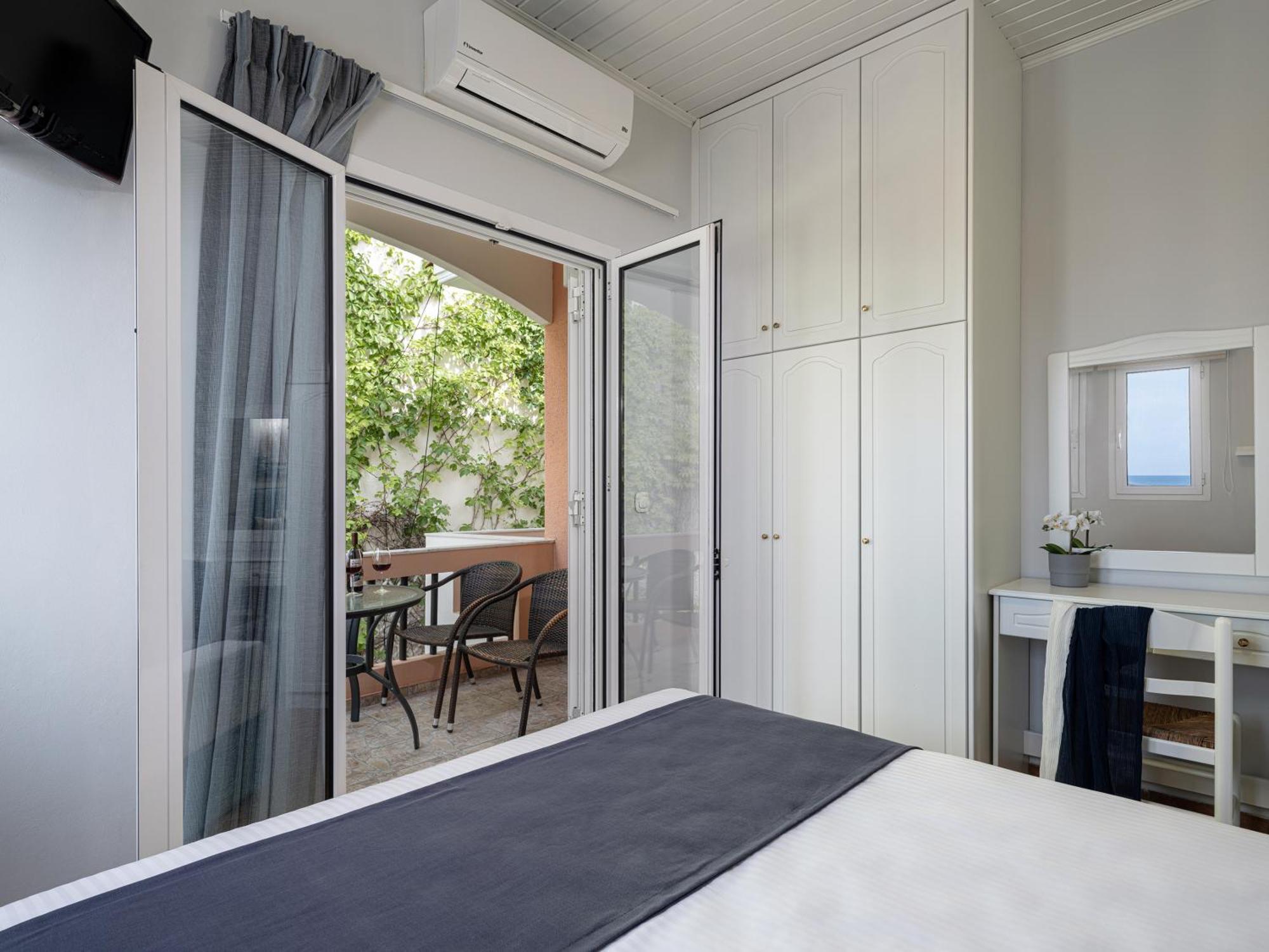 Elena Seafront Luxury Apartments อัลมีรีดา ภายนอก รูปภาพ