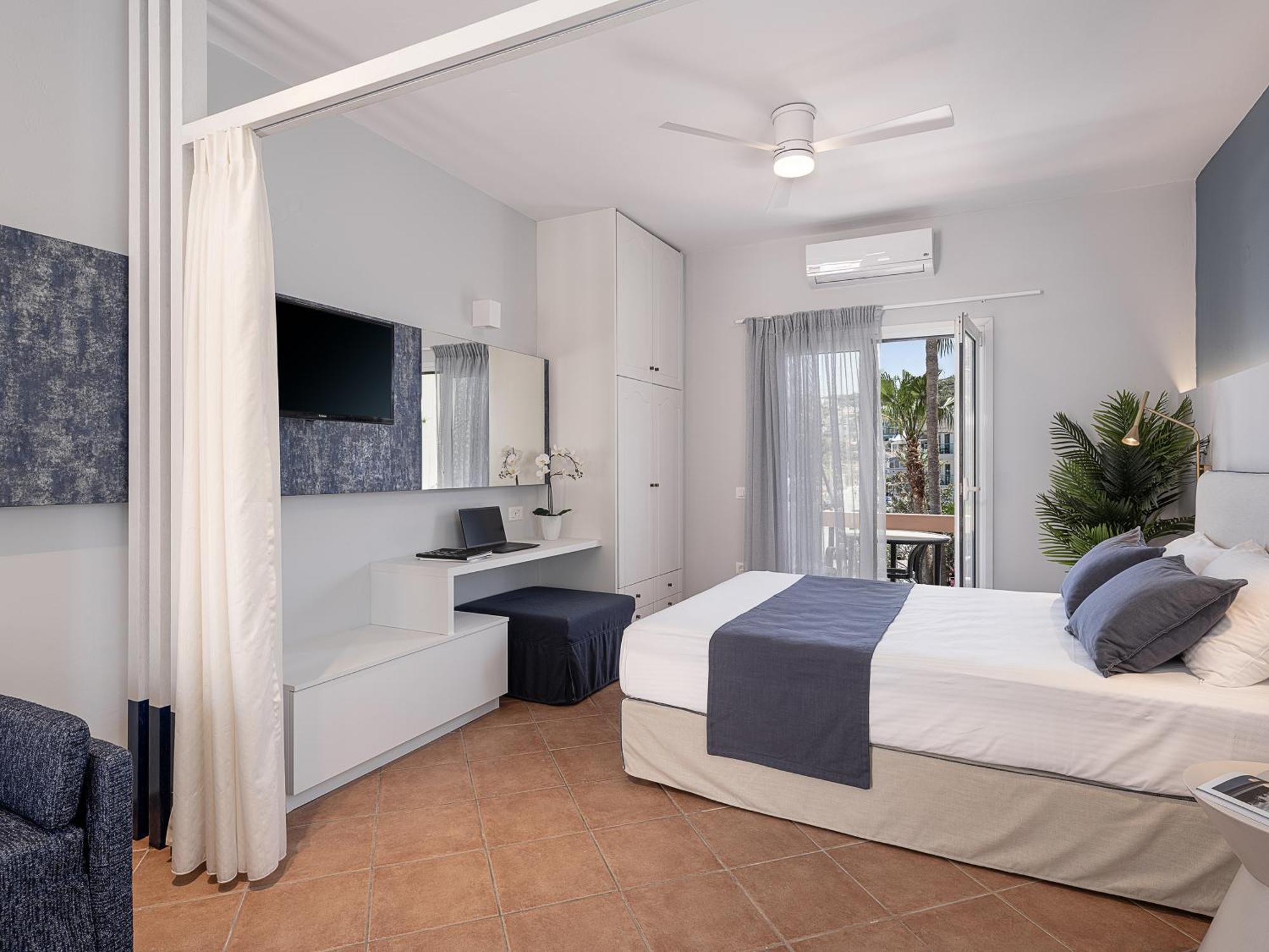 Elena Seafront Luxury Apartments อัลมีรีดา ภายนอก รูปภาพ